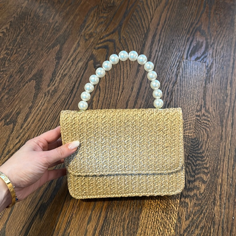 Cute pearl bag comes with chain